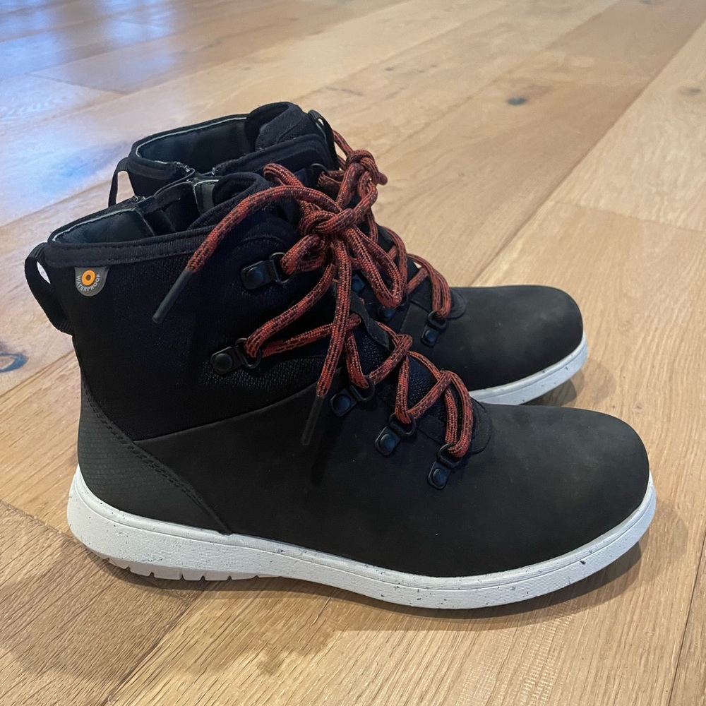 NWOT Bogs Juniper waterproof Hiker - size 7